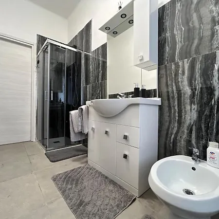 Appartamento Metro Bengasi Sotto Casa, Turin